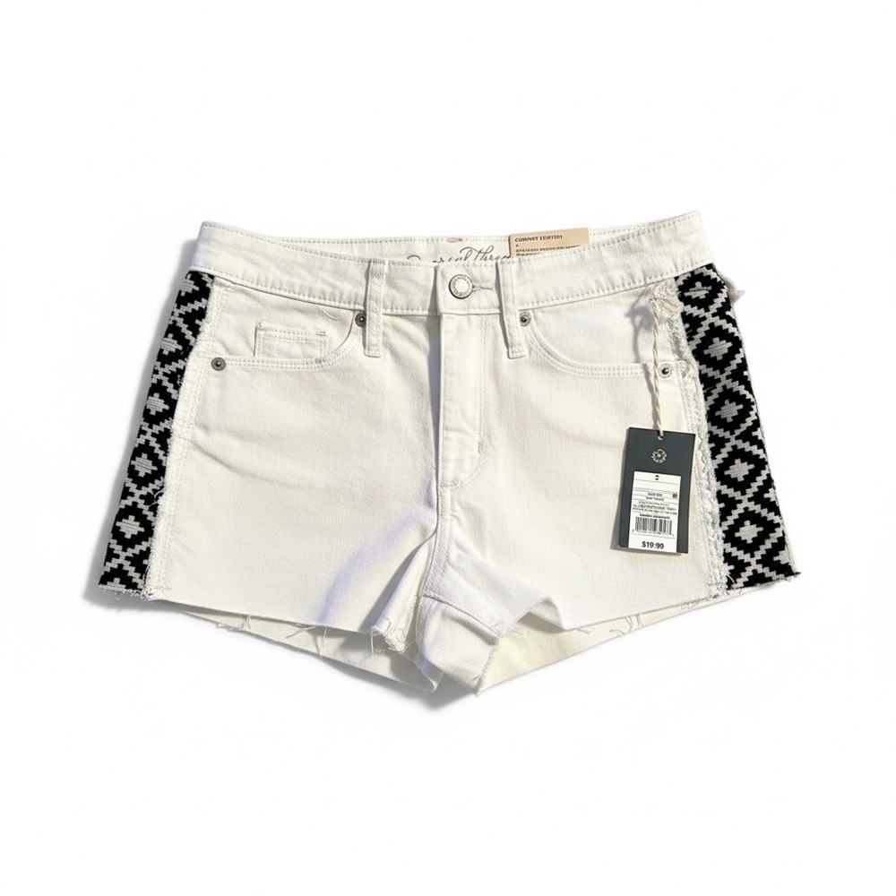 Universal Thread White with Black Side Detail Short Size 2